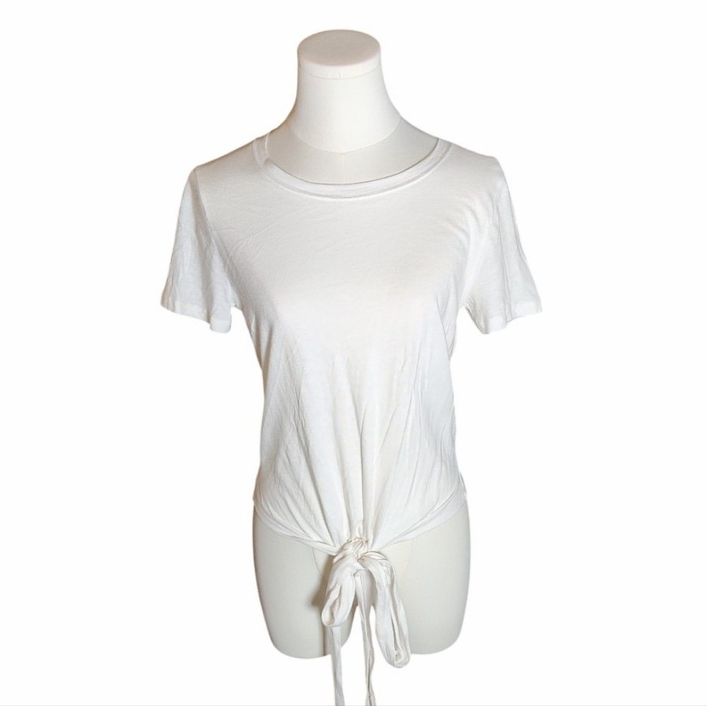 Hollister Classic and Simple Cropped White Tee With Tie Front Size Small
